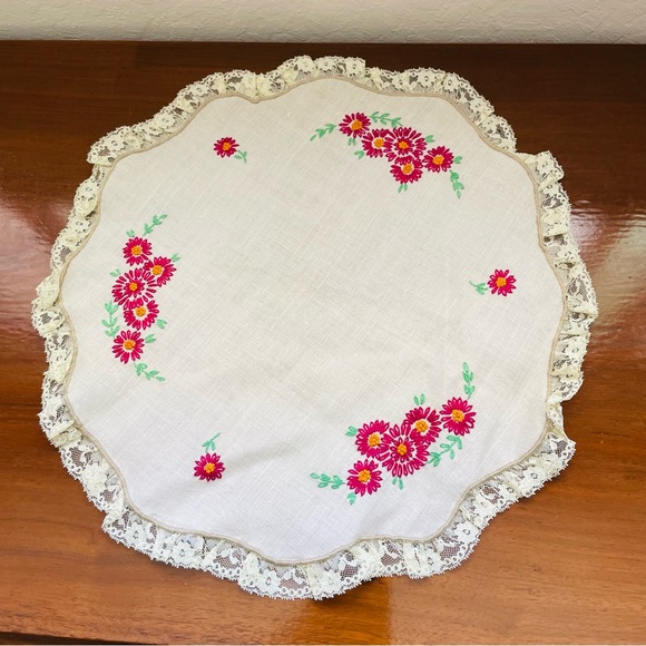 Vintage Hand-Embroidered Round White Doilies/Placemats Flowers and Lace Set of 2 - Picture 7 of 10